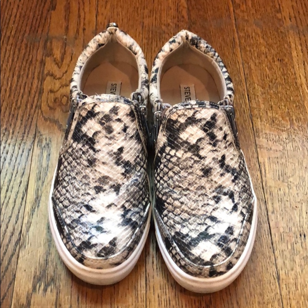 Steve Madden slip on sneakers